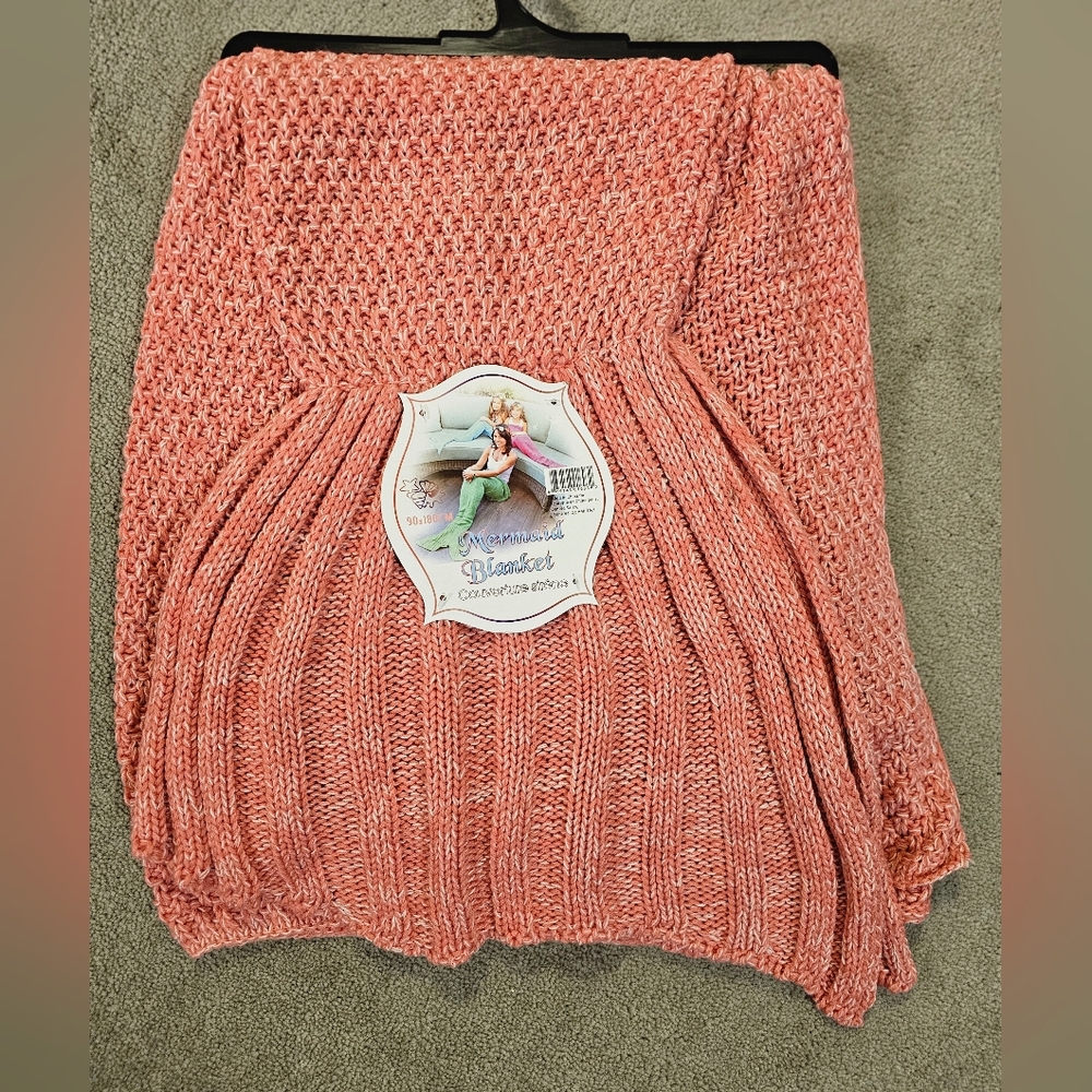✅️SOLD✅️ Pink Knit Mermaid Blanket